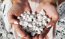 Този плаж е с пуканки, вместо с пясък