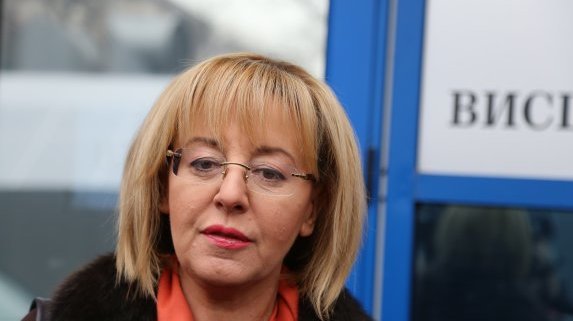 Мая Манолова ще даде изчисляването на пенсиите на съд, ако няма промени