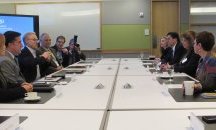 Илияна Йотова разговаря с българи в централата на Microsoft в Сиатъл