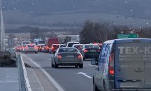 Задимяване след катастрофа ограничава движението по магистрала "Тракия"