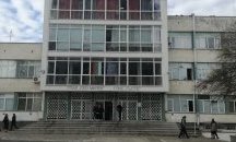 Ученици от гимназия в Бургас протестират срещу нови правила за облекло