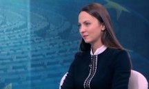 Ева Майдел: Ще спестим €60-70 млн. на година от намалените такси за преводи в евро