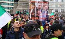 Протестиращи с жълти жилетки с искане за оставка на правителството