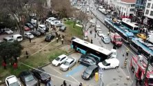 Автобус се вряза в пешеходци в Истанбул
