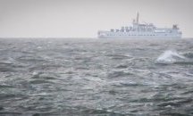 Трима загинали и над 30 в неизвестност след пожар на ферибот в Индонезия