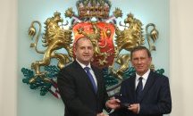 Румен Радев удостои Ян Енглерт с почетен плакет „Св. св. Кирил и Методий“