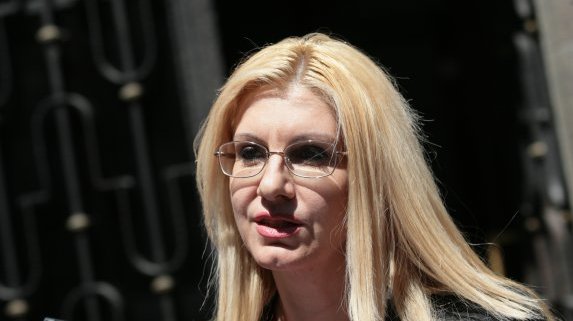 Десислава Ахладова ще замести временно Цачева като правосъден министър