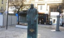 Паметник на Бойко Борисов се появи на „Гарибалди“