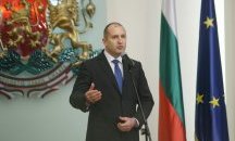Радев поздрави лекарите и заяви: Системата е натоварена с проблеми