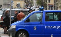 Криминалисти обискират джип в центъра на София