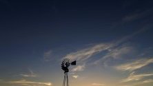 Красив изгрев над вятърните мелници в Бърнет, Тексас 