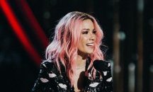 Певицата Холзи: Родителите ми ме изгониха от вкъщи, обмислях да правя секс за пари