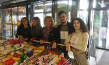 Мая Манолова събра 6 колички продукти за пенсионери с акцията „Купи и сподели“