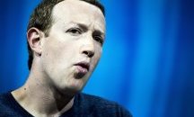 Акционери на Facebook поискаха оставката на Марк Зукърбърг