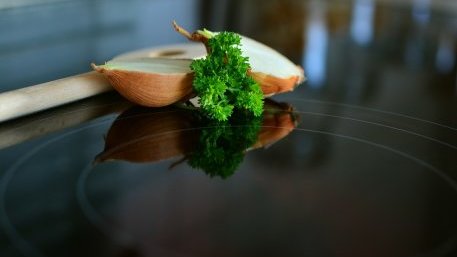 Яжте магданоз за здрави кости