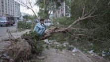 Прахова буря удари града Карачи в Пакистан. Поради влошените времеви условия жертви трима загинали и няколко лошо ранени