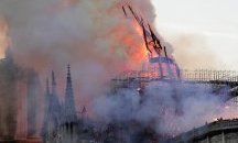 "Нотр Дам" в Париж гори