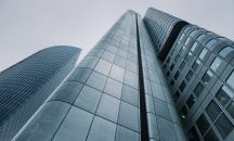 На косъм: Чистачи на прозорци на небостъргач оцеляха по чудо