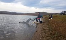 Мъж източи язовир край Монтана и задигна над 650 килограма риба