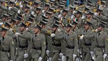 Ирански военен парад в Техеран, Иран по случай деня на армията. Според последните проучвания армията на Иран попада в топ 10 армии по численост в целия свят. 