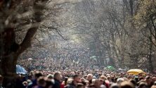 Вярващи участват в процесия в Полша във връзка с католическия Разпети Петък 