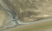 Надпис в пясъка спаси туристи в австралийската пустош