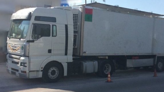 Откриха 59 нелегални мигранти в откраднат български камион в Гърция