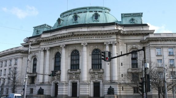 Днес са кандидатстудентските изпити по физика, химия и графичен дизайн в Софийския университет