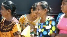 Ден на траур в Шри Ланка във връзка с експлозиите на вчерашните чествания на католическия Великден в Коломбо, Шри Ланка. Според последни данни около 290 човека изгубват живота си и повече от 500 човека са били ранени. 