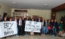 Търновски студенти протестират срещу политическия натиск върху ВТУ