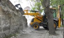 Започна събарянето на опасната стена в Хасково