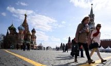 Руснаците пестят от алкохол, храна и обувки