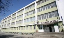 Баща на първокласник разлепи зловещи лозунги в двора на столично училище