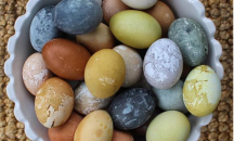 Как да боядисаме яйца с естествени оцветители