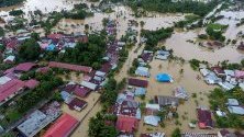 Наводнение в Бангкулу, Суматра, Индонезия, 28 април 2019 г. Най-малко 17 души са загинали, девет други са изчезнали, а хиляди са били изселени след проливни дъждове, предизвикали наводнения и свлачища на индонезийския остров Суматра.