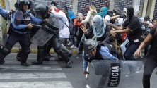 Демонстранти се сблъскаха с полицията по време на протест във връзка с образованието и здравеопазването, които завършиха в сблъсъци между протестиращите и полицията в Тегусигалпа, Хондурас.