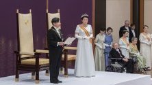 Новият император на Япония Нарухито и  императрицата Масако в Имперския дворец в Токио, Япония. Днес ще се състои корунуването на новия император на Япония.