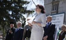 Караянчева: Когато погледнем Копривщица - разпознаваме един от символите на нашата култура