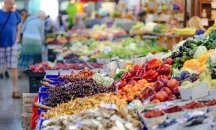 Храните, токът и данъците в Гърция поевтиняха