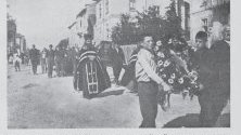 Пренасяне на останките на Гоце Делчев от къщата на Михаил Чаков в офиса на Илинденската организация.