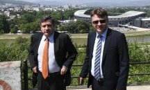 Кметът на Атина подаде оставка, пробва се за евродепутат