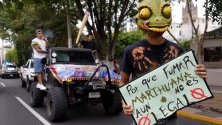 Колумбийци участват в митинг за легализация на канабиса и свободното отглеждане на растението по време на Световния март на марихуаната в Гвадалахара, Мексико.