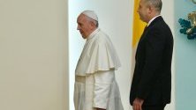 Папа Франциск за първи път назначи жени във важен орган на Ватикана