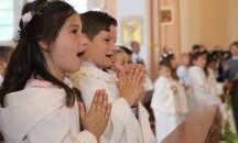 Папа Франциск даде първо причастие на децата в Раковски
