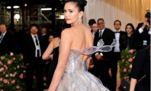Зашеметяващата Нина Добрев на Met Gala