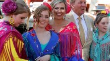 Холандският крал Вилем-Александър и кралица Максима позират за фотографи със своите дъщери по време на посещението си във Feria de Abril в Севиля , Испания. Feria de Abril разполага с борби с бикове, коне, луксозни рокли, танци, както и храна и напитки и се провежда от 04 до 11 май 2019 г.