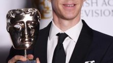Бенедикт Къмбърбач с наградата си БАФТА за най-добър актьор в пресцентъра на телевизионните награди на Британската академия &quot;Virgin Media&quot; в Royal Festival Hall в Лондон, Великобритания. 