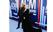 Съпругата на певеца Крис Стейпълтън роди петото им дете