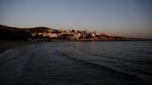 Залез край гръцкия остров Донуса, в Егейско море, Гърция.