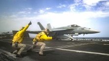 Американският флот по време на полет с  F / A-18E Super Hornet в Арабско море.